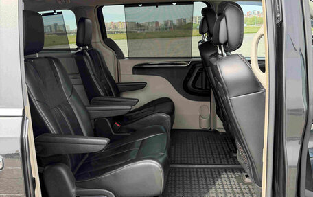 Chrysler Voyager IV, 2014 год, 1 700 000 рублей, 10 фотография