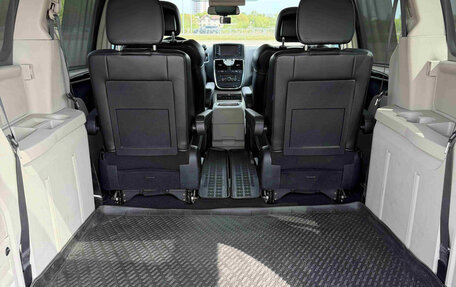 Chrysler Voyager IV, 2014 год, 1 700 000 рублей, 14 фотография