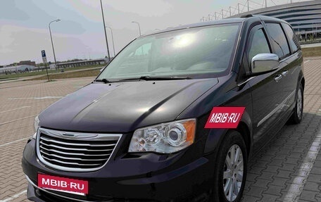 Chrysler Voyager IV, 2014 год, 1 700 000 рублей, 2 фотография