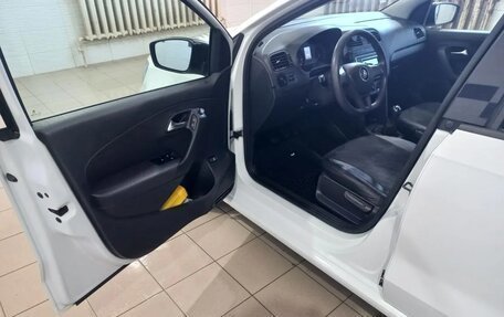 Volkswagen Polo VI (EU Market), 2017 год, 1 000 000 рублей, 2 фотография