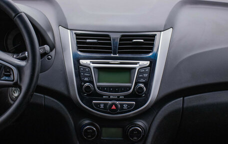 Hyundai Solaris II рестайлинг, 2012 год, 640 000 рублей, 14 фотография