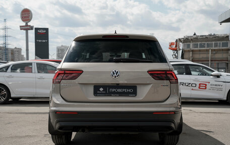 Volkswagen Tiguan II, 2018 год, 2 495 000 рублей, 6 фотография