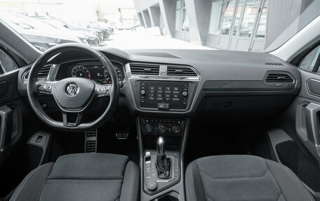 Volkswagen Tiguan II, 2018 год, 2 495 000 рублей, 8 фотография