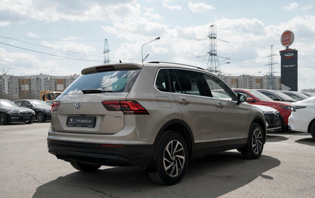 Volkswagen Tiguan II, 2018 год, 2 495 000 рублей, 5 фотография