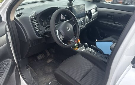 Mitsubishi Outlander III рестайлинг 3, 2014 год, 950 000 рублей, 3 фотография