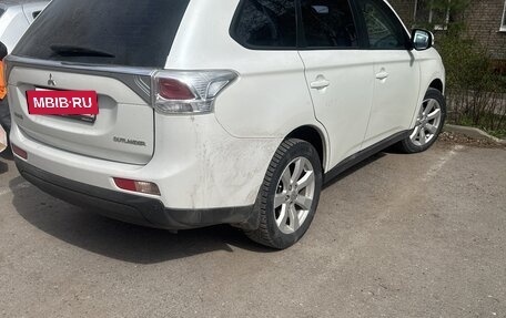 Mitsubishi Outlander III рестайлинг 3, 2014 год, 950 000 рублей, 7 фотография