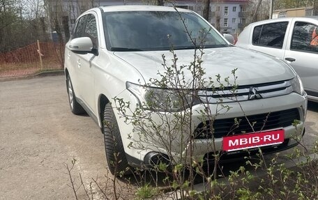 Mitsubishi Outlander III рестайлинг 3, 2014 год, 950 000 рублей, 6 фотография