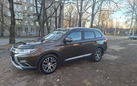 Mitsubishi Outlander III рестайлинг 3, 2018 год, 1 690 000 рублей, 15 фотография