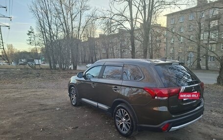 Mitsubishi Outlander III рестайлинг 3, 2018 год, 1 690 000 рублей, 16 фотография