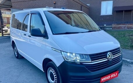 Volkswagen Caravelle T6 рестайлинг, 2019 год, 3 250 000 рублей, 2 фотография