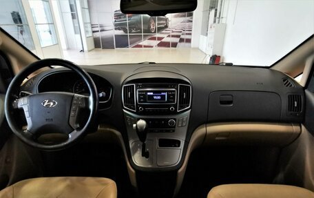 Hyundai H-1 II рестайлинг, 2018 год, 2 375 000 рублей, 14 фотография