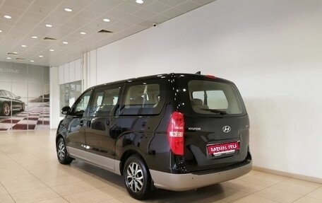 Hyundai H-1 II рестайлинг, 2018 год, 2 375 000 рублей, 4 фотография