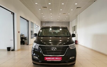 Hyundai H-1 II рестайлинг, 2018 год, 2 375 000 рублей, 7 фотография