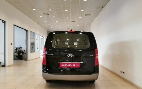 Hyundai H-1 II рестайлинг, 2018 год, 2 375 000 рублей, 8 фотография