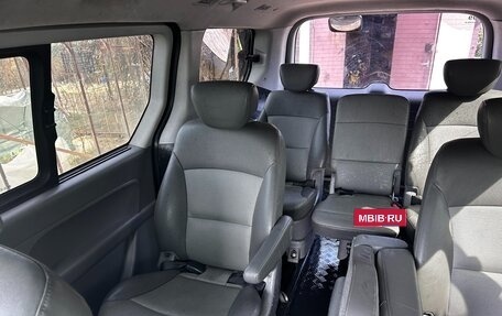 Hyundai H-1 II рестайлинг, 2011 год, 1 160 000 рублей, 2 фотография