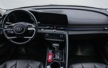 Hyundai Elantra, 2021 год, 2 410 000 рублей, 13 фотография