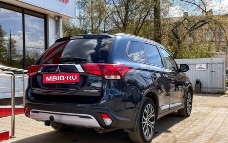 Mitsubishi Outlander III рестайлинг 3, 2020 год, 2 469 000 рублей, 3 фотография