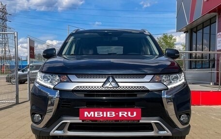 Mitsubishi Outlander III рестайлинг 3, 2020 год, 2 469 000 рублей, 2 фотография