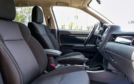 Mitsubishi Outlander III рестайлинг 3, 2020 год, 2 469 000 рублей, 14 фотография