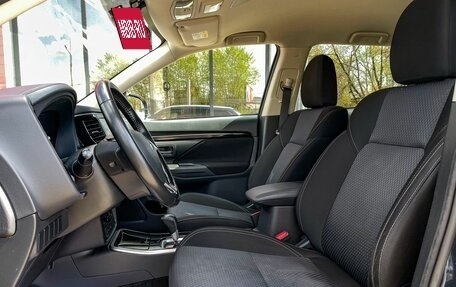 Mitsubishi Outlander III рестайлинг 3, 2020 год, 2 469 000 рублей, 9 фотография