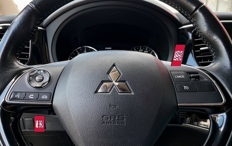 Mitsubishi Outlander III рестайлинг 3, 2020 год, 2 469 000 рублей, 18 фотография