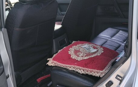 Mitsubishi Pajero III рестайлинг, 2002 год, 800 000 рублей, 9 фотография