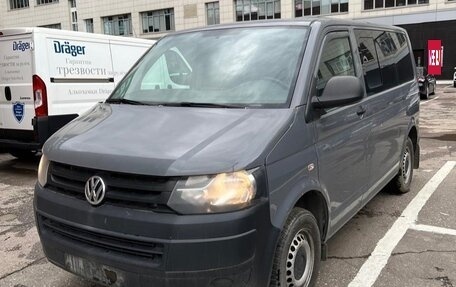 Volkswagen Caravelle T5, 2014 год, 2 200 000 рублей, 2 фотография