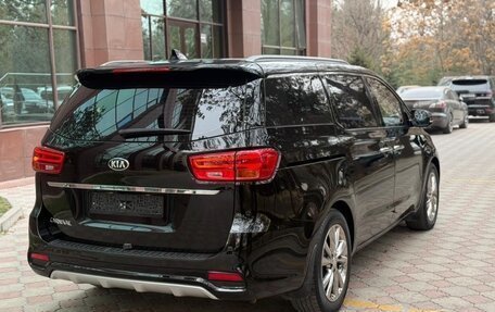 KIA Carnival III, 2019 год, 1 750 000 рублей, 3 фотография