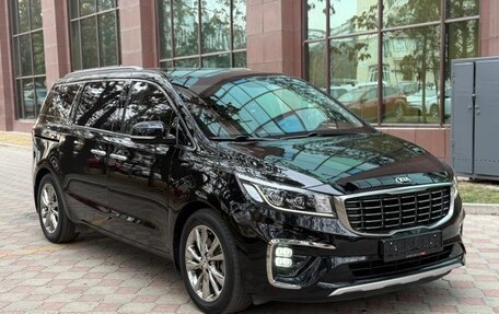 KIA Carnival III, 2019 год, 1 750 000 рублей, 2 фотография