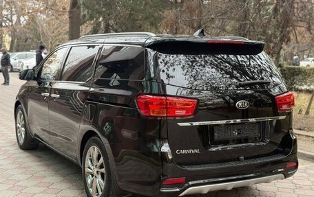 KIA Carnival III, 2019 год, 1 750 000 рублей, 4 фотография