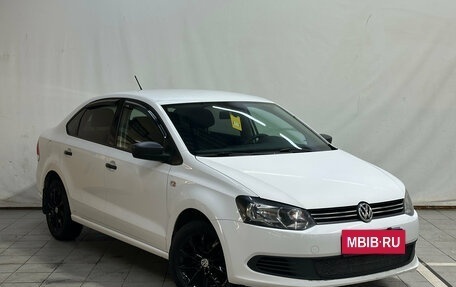 Volkswagen Polo VI (EU Market), 2015 год, 690 000 рублей, 2 фотография