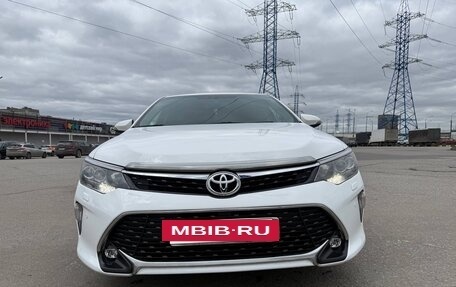 Toyota Camry, 2015 год, 1 900 000 рублей, 10 фотография