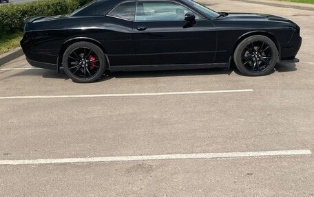 Dodge Challenger III рестайлинг 2, 2018 год, 3 100 000 рублей, 4 фотография