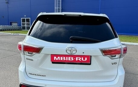 Toyota Highlander III, 2014 год, 2 690 000 рублей, 5 фотография