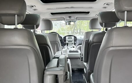Hyundai Grand Starex Grand Starex I рестайлинг 2, 2015 год, 2 600 000 рублей, 10 фотография