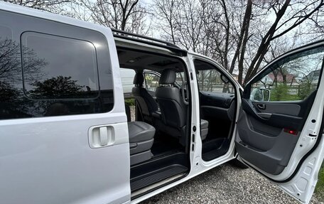 Hyundai Grand Starex Grand Starex I рестайлинг 2, 2015 год, 2 600 000 рублей, 9 фотография