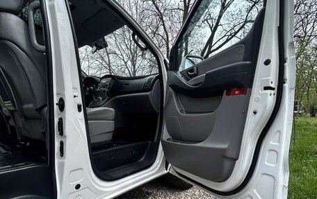 Hyundai Grand Starex Grand Starex I рестайлинг 2, 2015 год, 2 600 000 рублей, 13 фотография