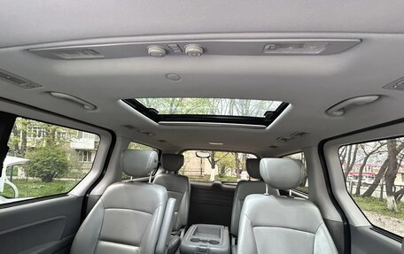 Hyundai Grand Starex Grand Starex I рестайлинг 2, 2015 год, 2 600 000 рублей, 12 фотография