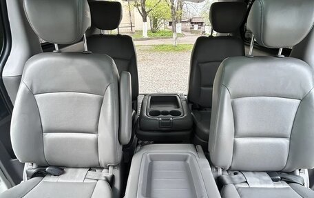 Hyundai Grand Starex Grand Starex I рестайлинг 2, 2015 год, 2 600 000 рублей, 16 фотография