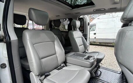 Hyundai Grand Starex Grand Starex I рестайлинг 2, 2015 год, 2 600 000 рублей, 24 фотография