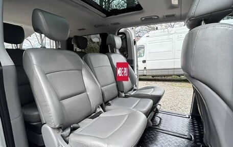 Hyundai Grand Starex Grand Starex I рестайлинг 2, 2015 год, 2 600 000 рублей, 25 фотография