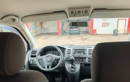 Volkswagen Caravelle T5, 2012 год, 1 550 000 рублей, 24 фотография
