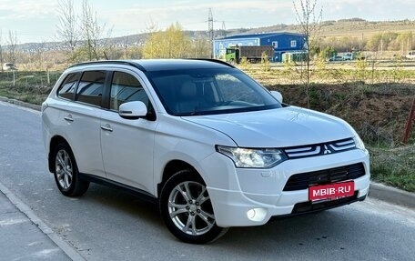 Mitsubishi Outlander III рестайлинг 3, 2013 год, 960 000 рублей, 1 фотография