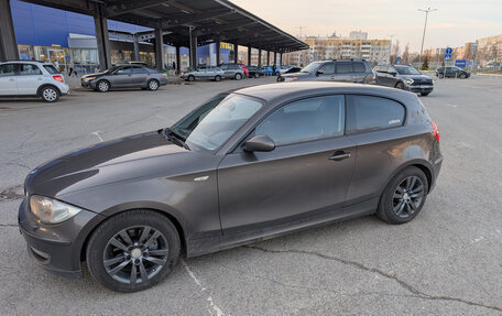 BMW 1 серия, 2007 год, 800 000 рублей, 2 фотография