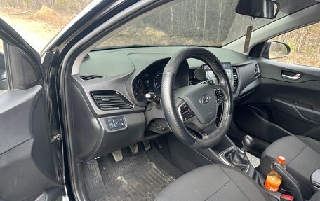 Hyundai Solaris II рестайлинг, 2021 год, 1 300 000 рублей, 9 фотография
