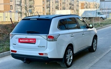 Mitsubishi Outlander III рестайлинг 3, 2013 год, 960 000 рублей, 4 фотография