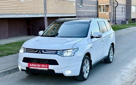 Mitsubishi Outlander III рестайлинг 3, 2013 год, 960 000 рублей, 2 фотография