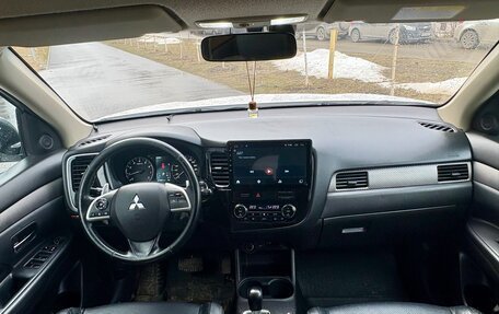 Mitsubishi Outlander III рестайлинг 3, 2013 год, 960 000 рублей, 8 фотография
