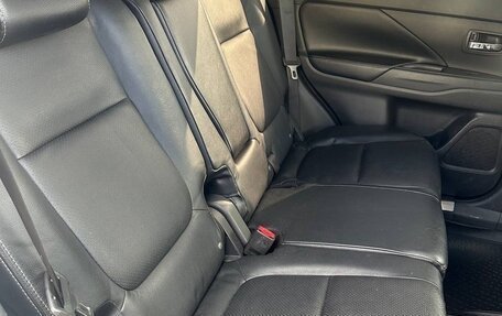 Mitsubishi Outlander III рестайлинг 3, 2013 год, 960 000 рублей, 10 фотография