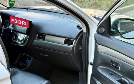Mitsubishi Outlander III рестайлинг 3, 2013 год, 960 000 рублей, 7 фотография